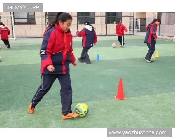 小班足球活动促进孩子们团队合作与身体素质提升的探索与实践